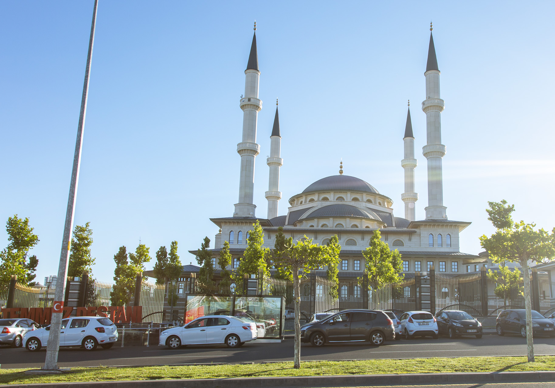 Cumhurbaşkanlığı Külliyesi Önü — bugün